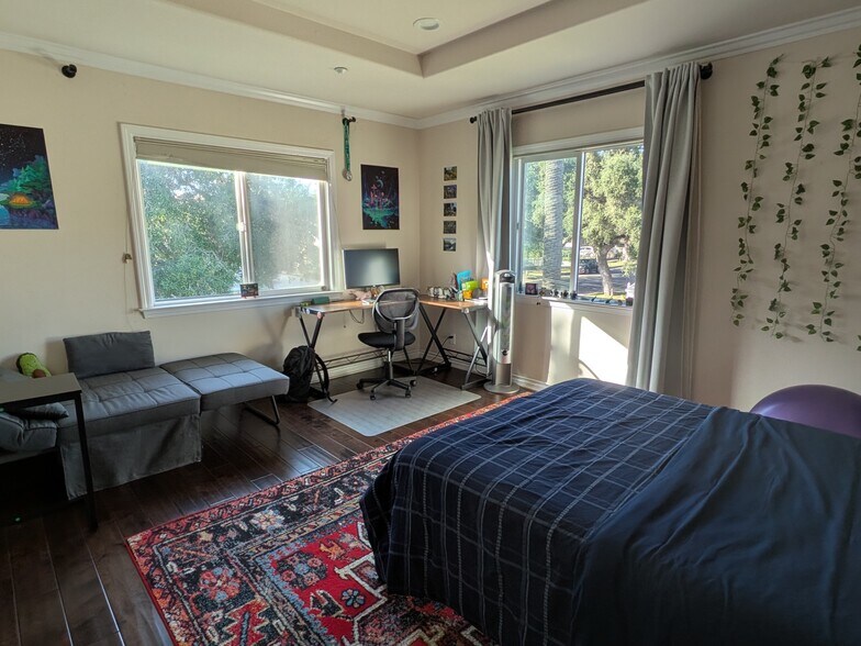 Building Photo - 66 N Chester Ave