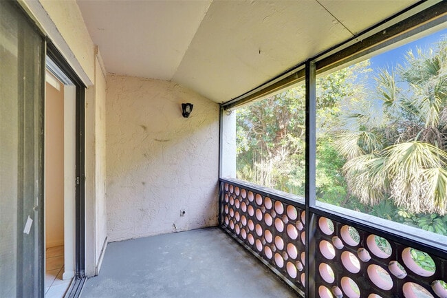 Building Photo - 4218 Inverrary Blvd