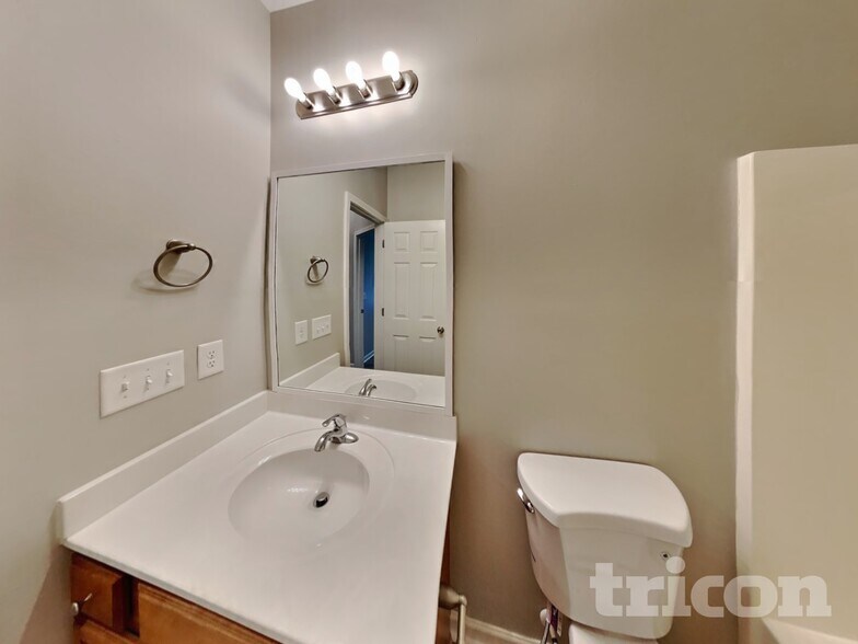 Building Photo - 1582 Weatherend Dr