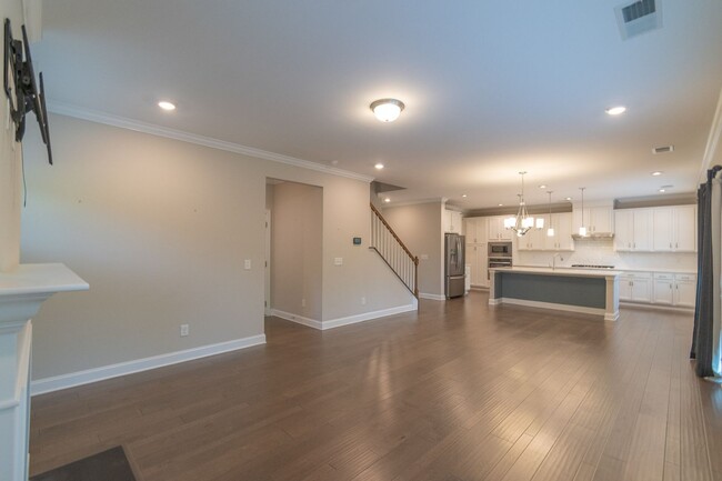 Building Photo - Spacious & Elegant 4 Bedroom Home in Fort ...