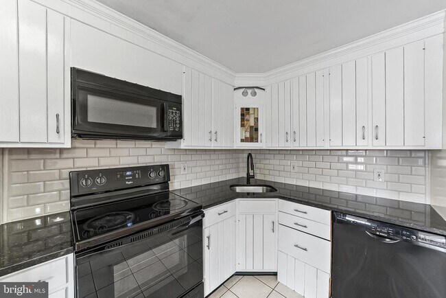 Building Photo - 129 Alverstone Rd