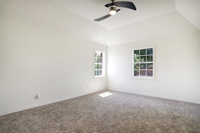 Building Photo - 12818 Chamberlain Dr