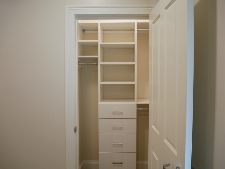 Building Photo - 39 Herrick Rd