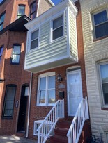 Building Photo - 1305 Andre St