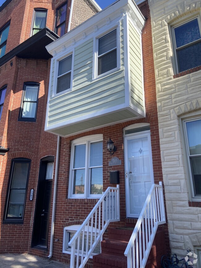 Building Photo - 1305 Andre St