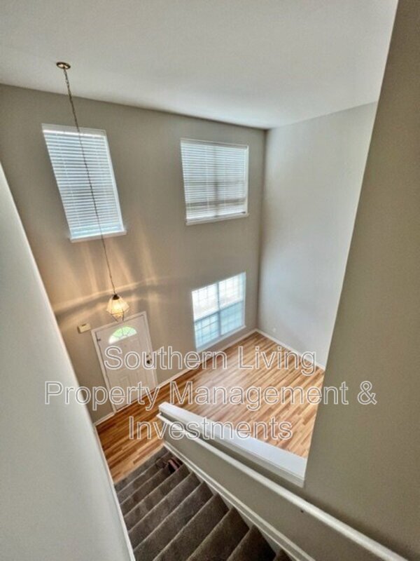 Building Photo - 8214 Drakeview Ct