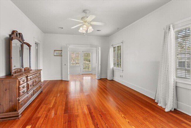 Building Photo - 5 BR- Available now or June lease - Renovated House steps from Campus!