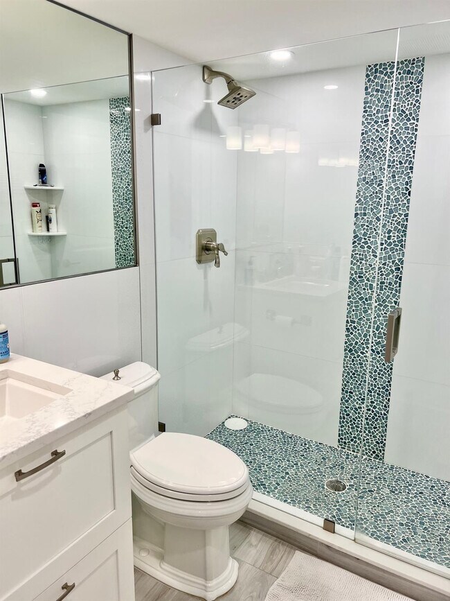 Building Photo - 1556 S Ocean Ln