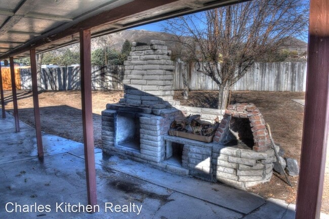 Building Photo - 4 br, 2 bath House - 1050 Holly Way