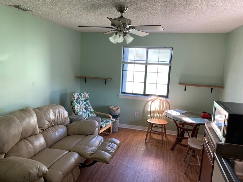 Building Photo - 10 Flagler Dr