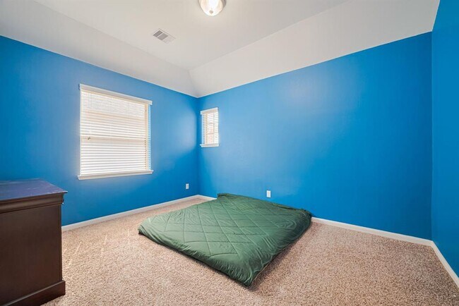 Building Photo - 5318 Kristen Cir