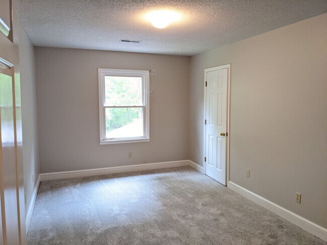 Building Photo - Advance NC - Large Lot/Master on Main