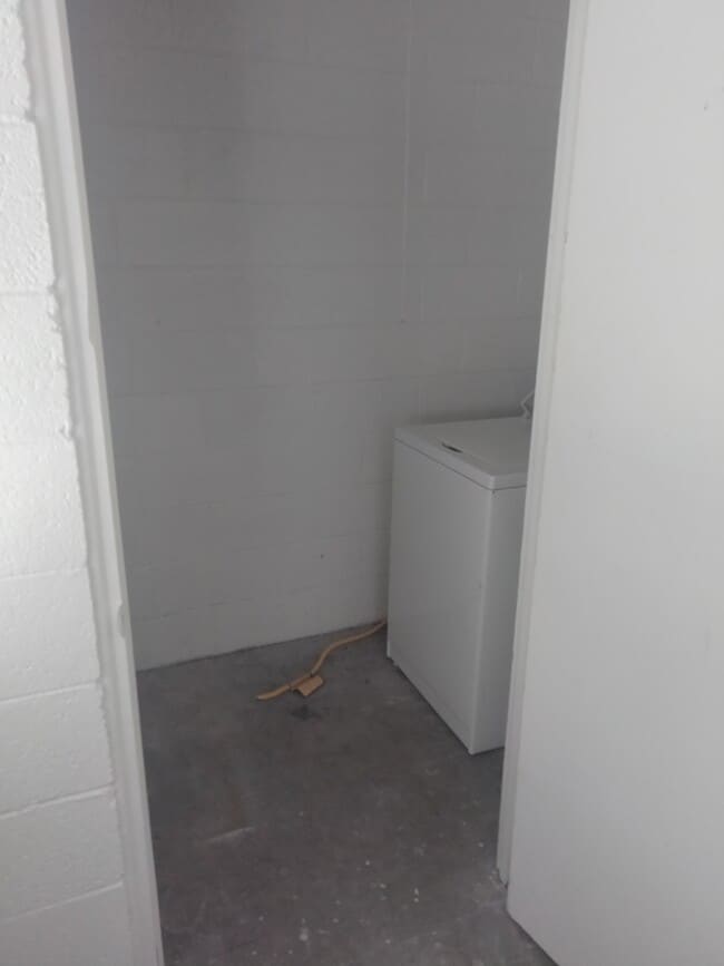 Building Photo - 405 N Wilson Ave