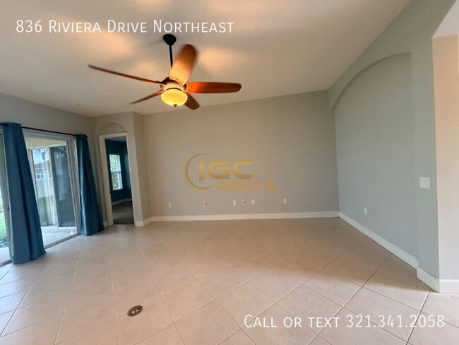 Building Photo - 836 Riviera Dr NE
