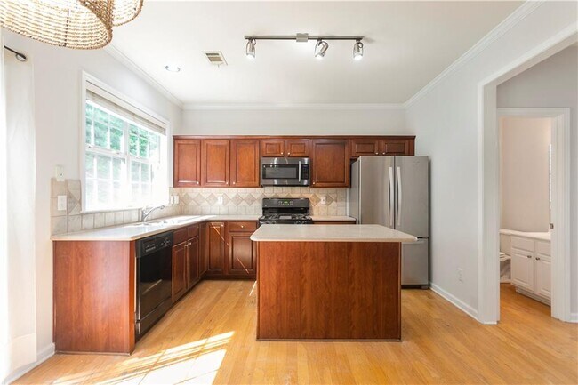 Building Photo - 485 Friars Head Dr NE