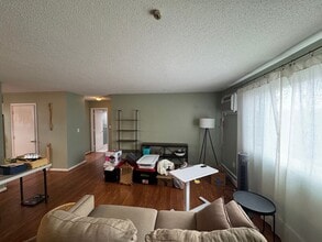 Building Photo - 2 Bed 1 Bath