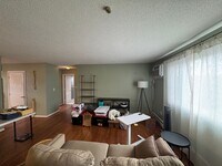 Building Photo - 2 Bed 1 Bath