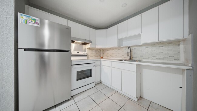Building Photo - 4681 SW 43rd Terrace