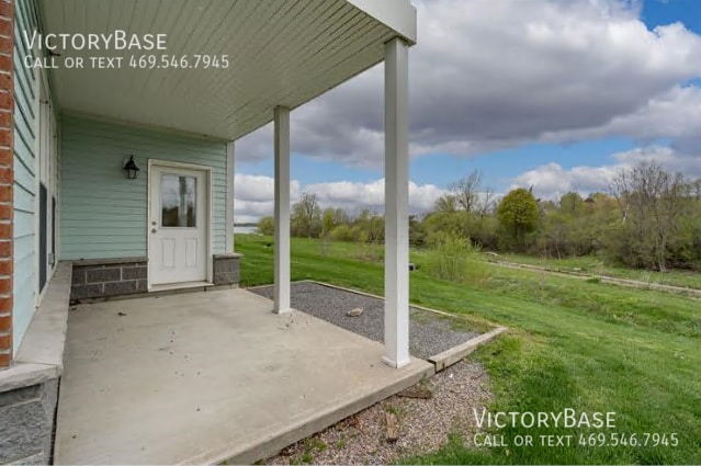 Building Photo - 604 Creekside Ln