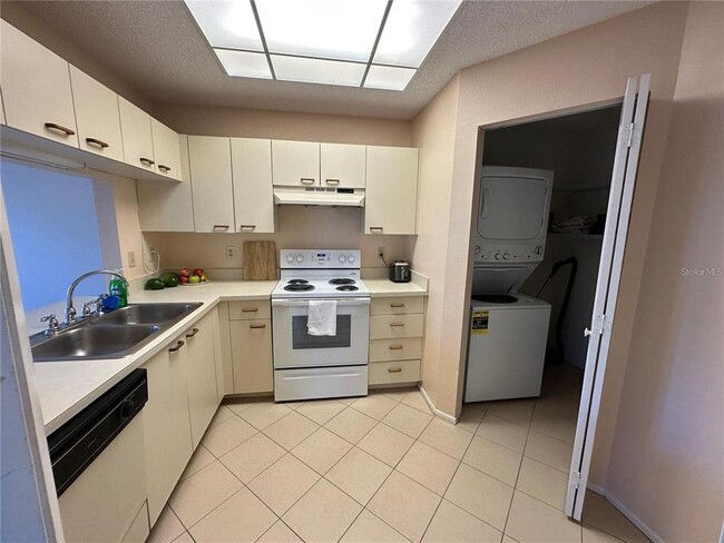 Building Photo - 11 Emerald Bay Dr