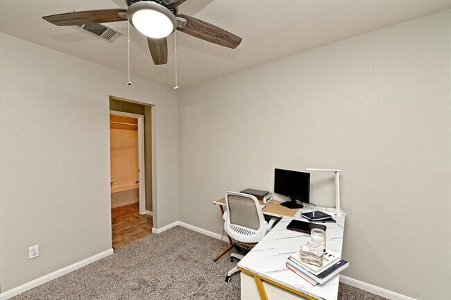Building Photo - 220 Chandler Crossing Trail
