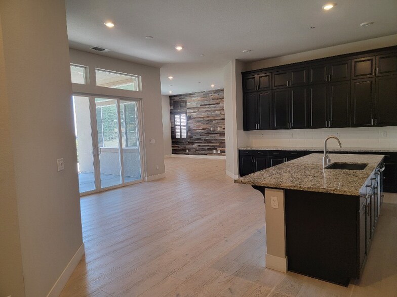 Building Photo - 218 Seacrest Ct