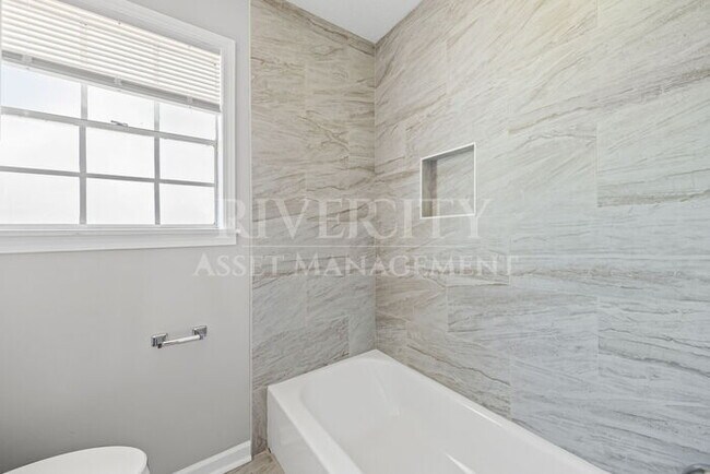 Building Photo - Renovated Gem! This 4-bed, 1.5-bath home!!!!! Section 8 Welcomed!!!!