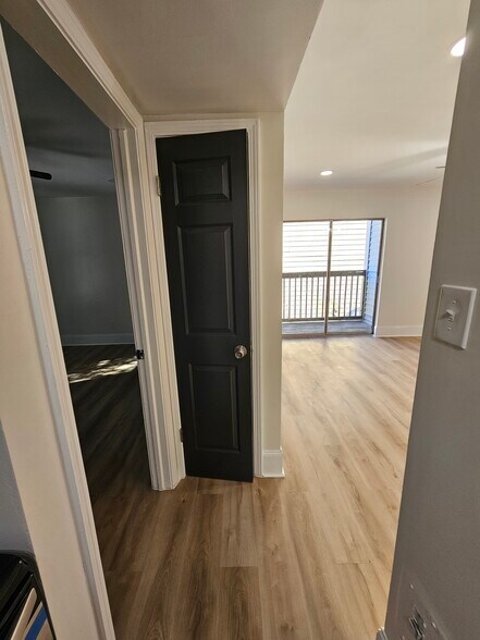 Building Photo - 4833 Zenith St