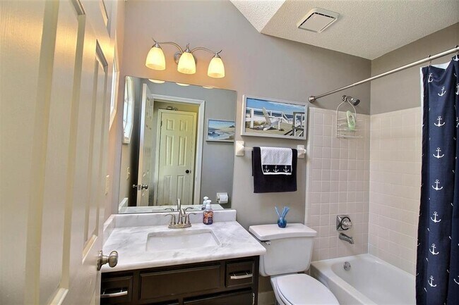 Building Photo - 2345 Linkenholt Dr