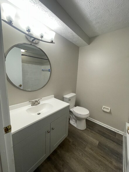 Building Photo - 1012 Schneider St SE