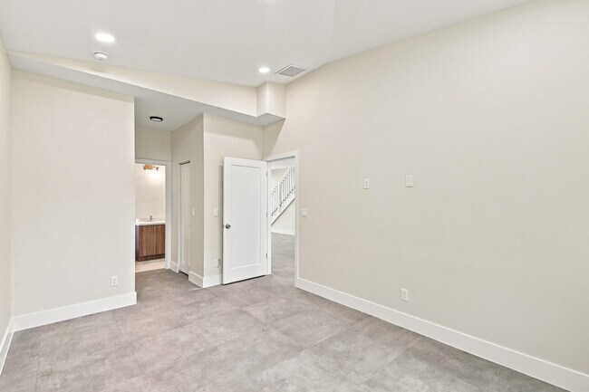 Building Photo - 4701 Evergreen Ave