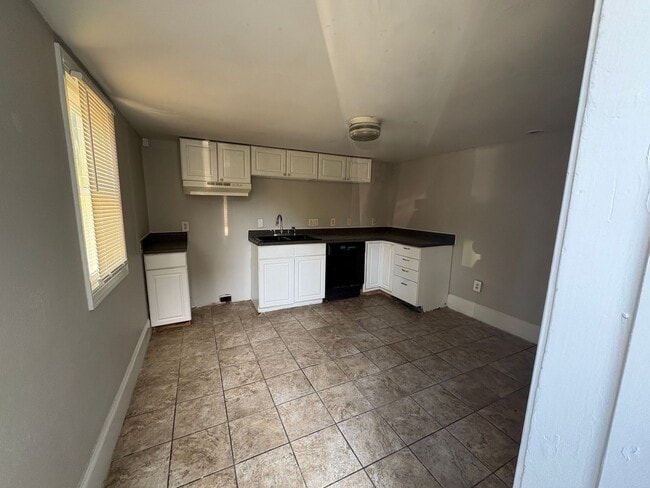 Building Photo - 3846 Ridge Ave