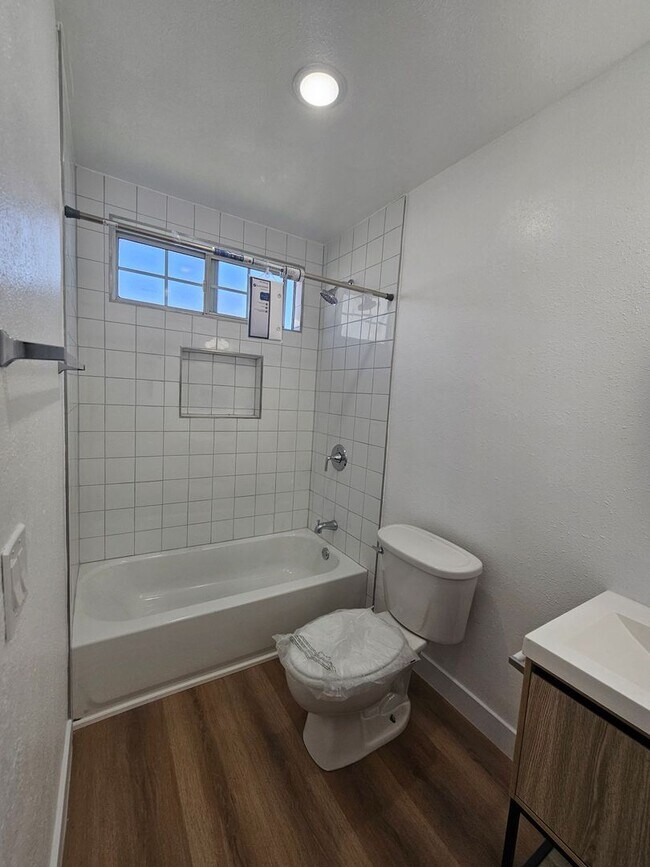 Building Photo - 245 E Ave 38