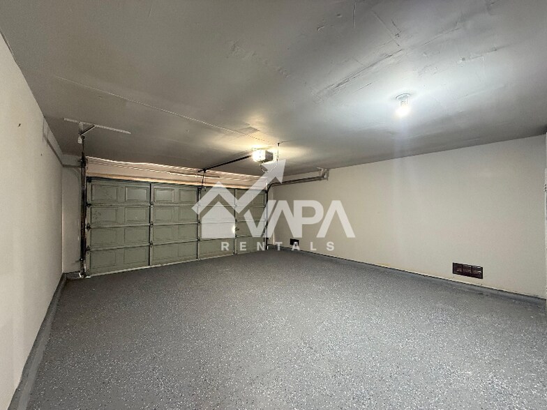 Building Photo - 5911 Autumn Lake