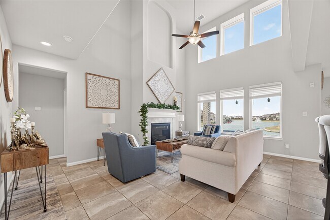 Building Photo - 3723 Lake Varano Cir