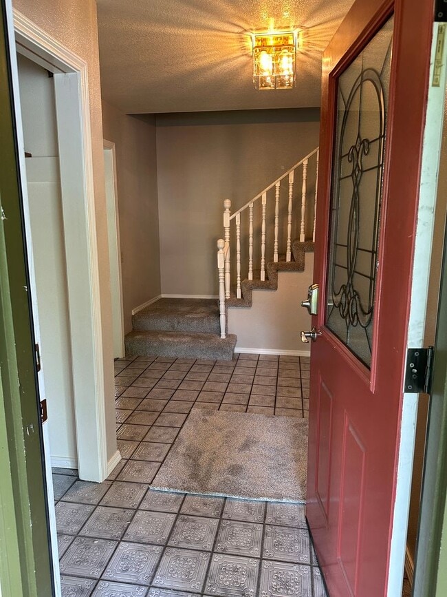 Building Photo - Kempton Hills 3 Bedroom/2.75 Bath Home with Sauna!