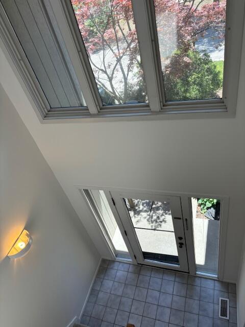 Building Photo - 1860 W Liberty St