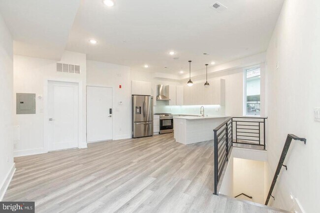 Building Photo - 90-94 E Laurel St