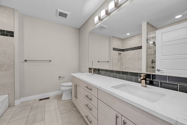 Building Photo - $3,145.95- 3 Bed, 3.5 Bath Townhome in Denver with Central AC and In Unit Laundry