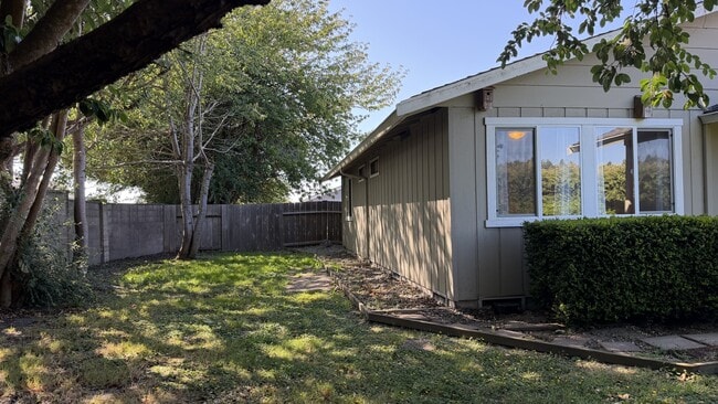 Building Photo - 1701 Antoine Ave