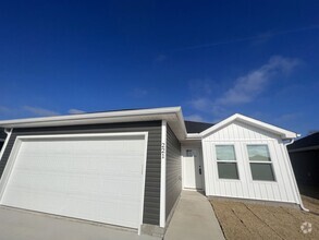 Building Photo - SPECIAL: 6 MONTH LEASE + 500 OFF FIRST MON...