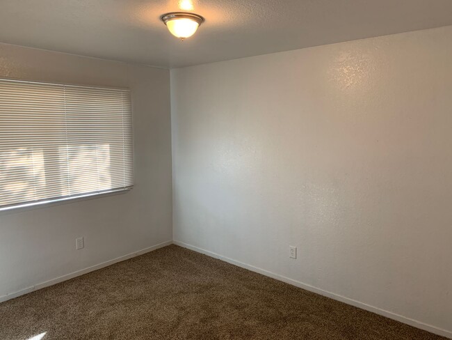 Building Photo - New Remodeled Duplex in Modesto