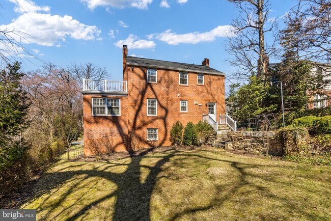 Building Photo - 2355 N Quincy St