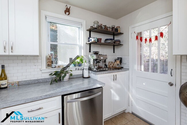 Building Photo - 409 E Hammond St