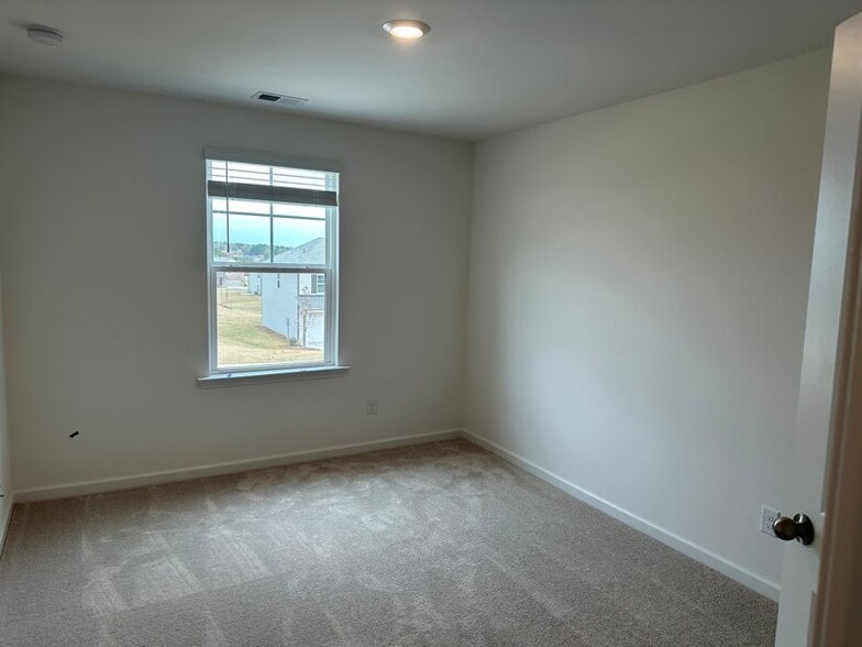 Building Photo - 1112 Holland Dr