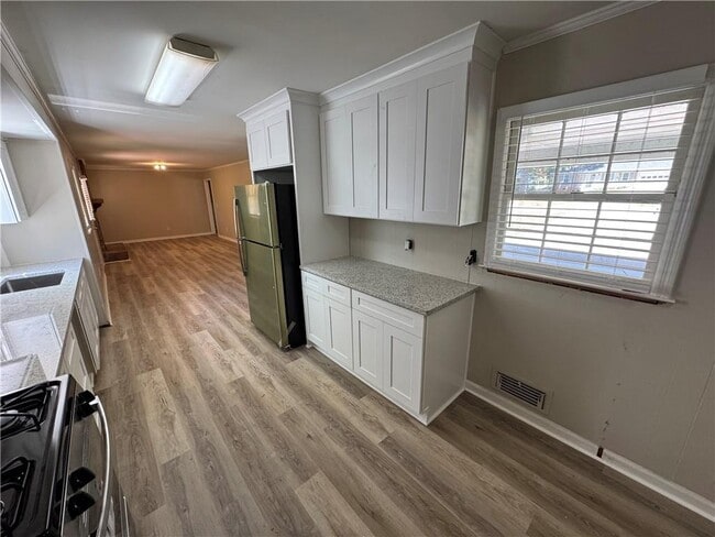 Building Photo - 5594 Laurel Ln NW