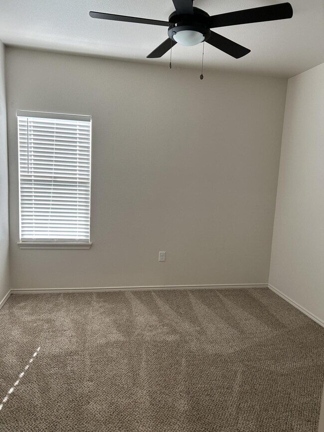 Building Photo - 11605 Evanston Ave