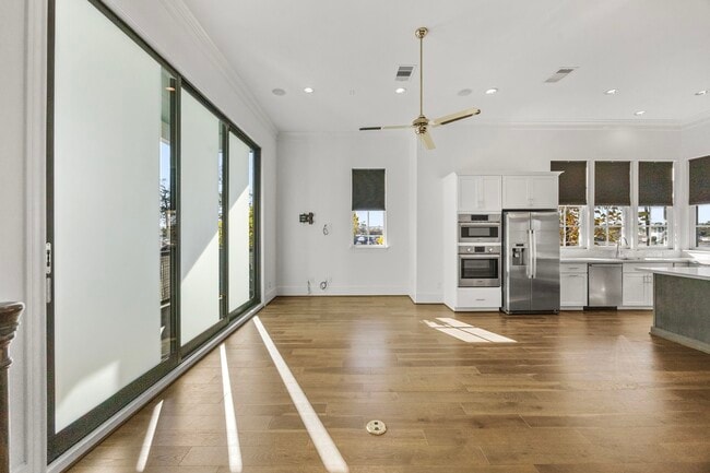 Building Photo - 2234 Lou Ellen Ln