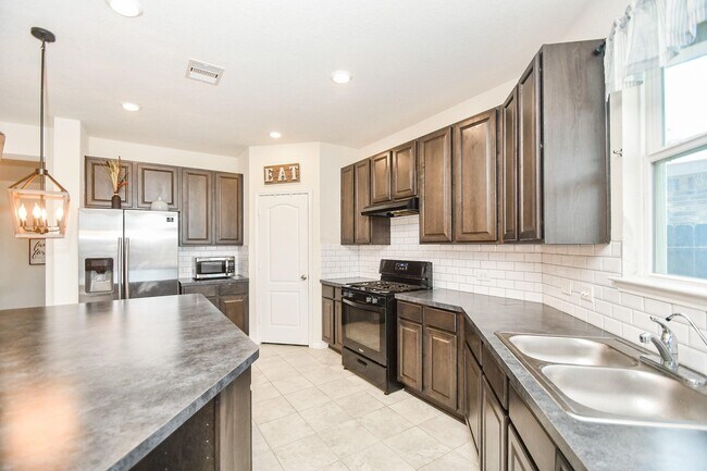 Building Photo - 5343 Castle Discordia St