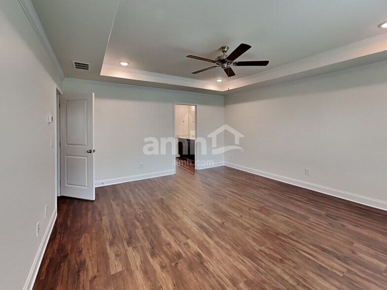 Building Photo - 231 Pecan Dr